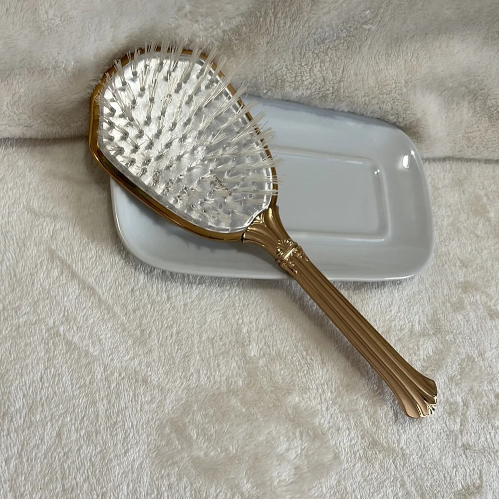 Vintage Brush with embroidery details! - Picture 2 of 12